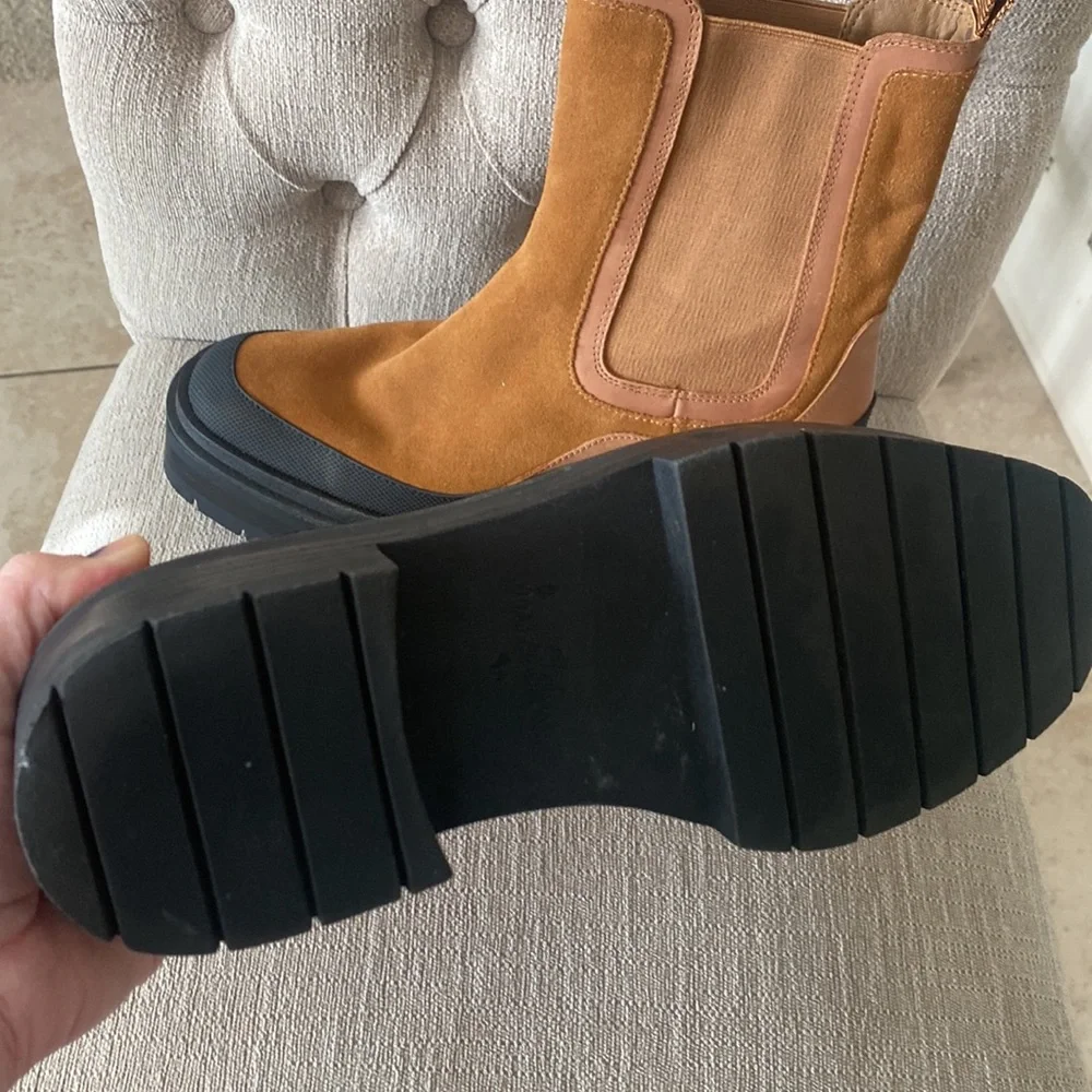 Sam Edelman NEW Lug Sole Suede Chelsea Camel Boot Sz 9 1/2 Gorgeous Boot!!! - Picture 11 of 14